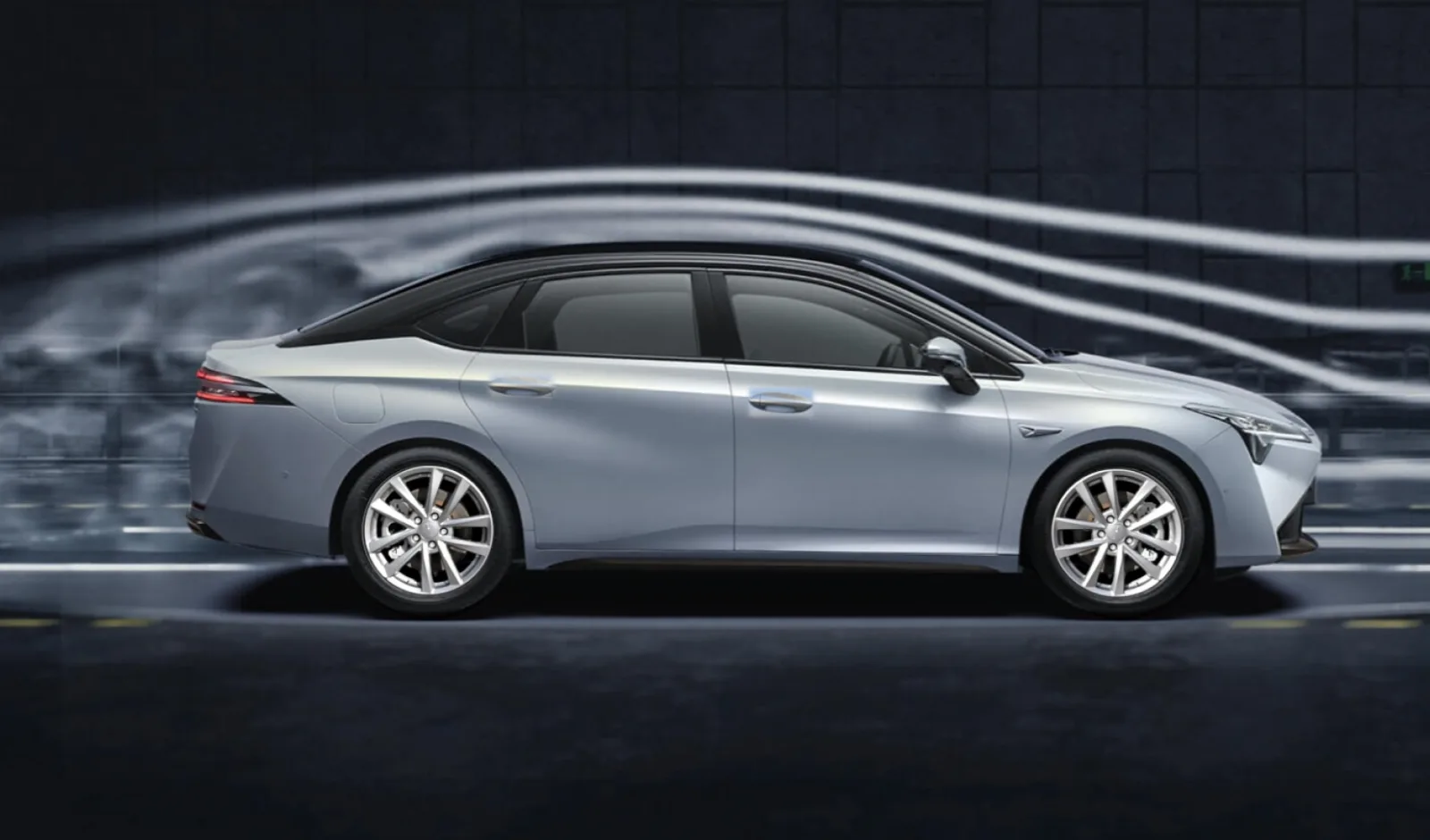 GAC AION ES prata — perfil lateral com fluxo aerodinâmico